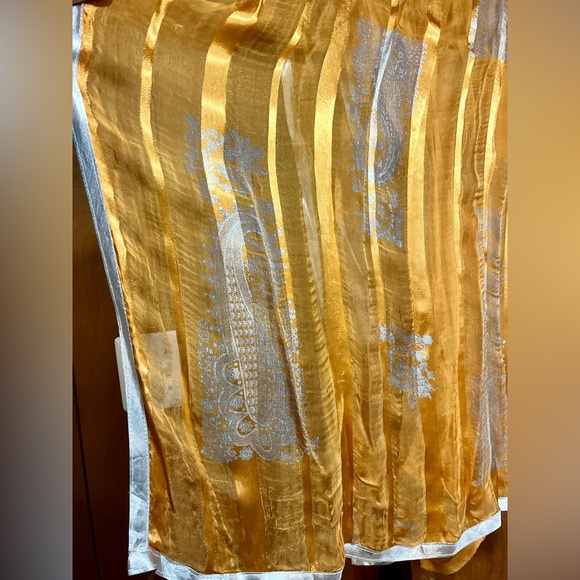 Beautiful orange anarkali dress comes with a scarf (dupatta) and pants (shalwar) - Picture 4 of 4